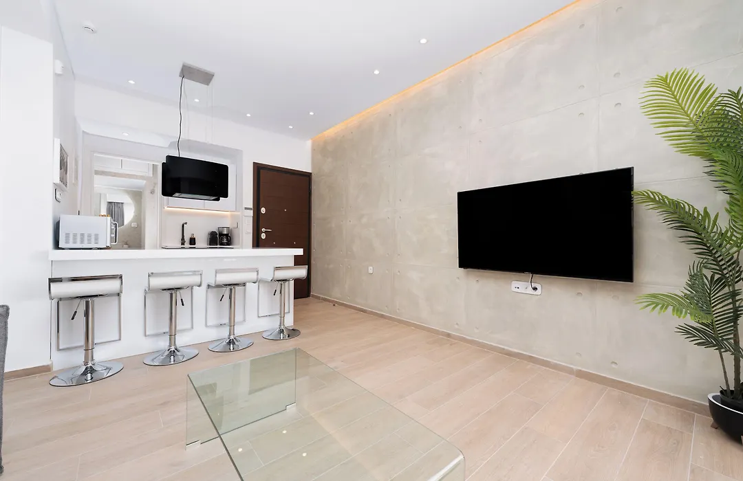 Stylish 1-Bedroom In The Center, 4Mins Walk To Syntagma Square-1